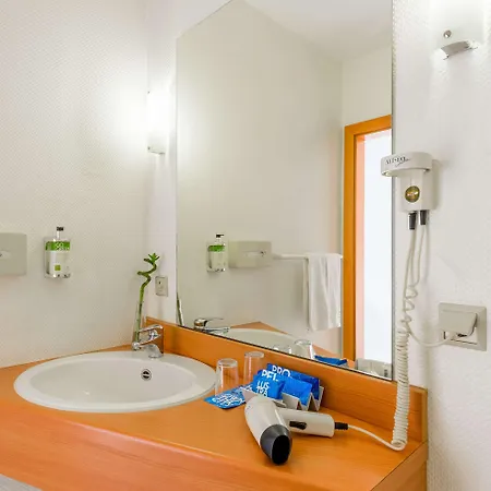 Courtyard By Marriott Hotel 4*
