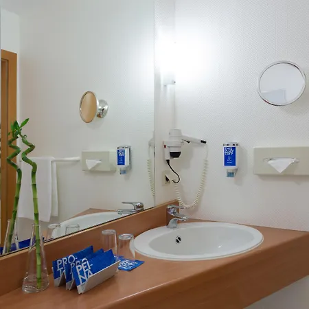 Courtyard By Marriott Hotel